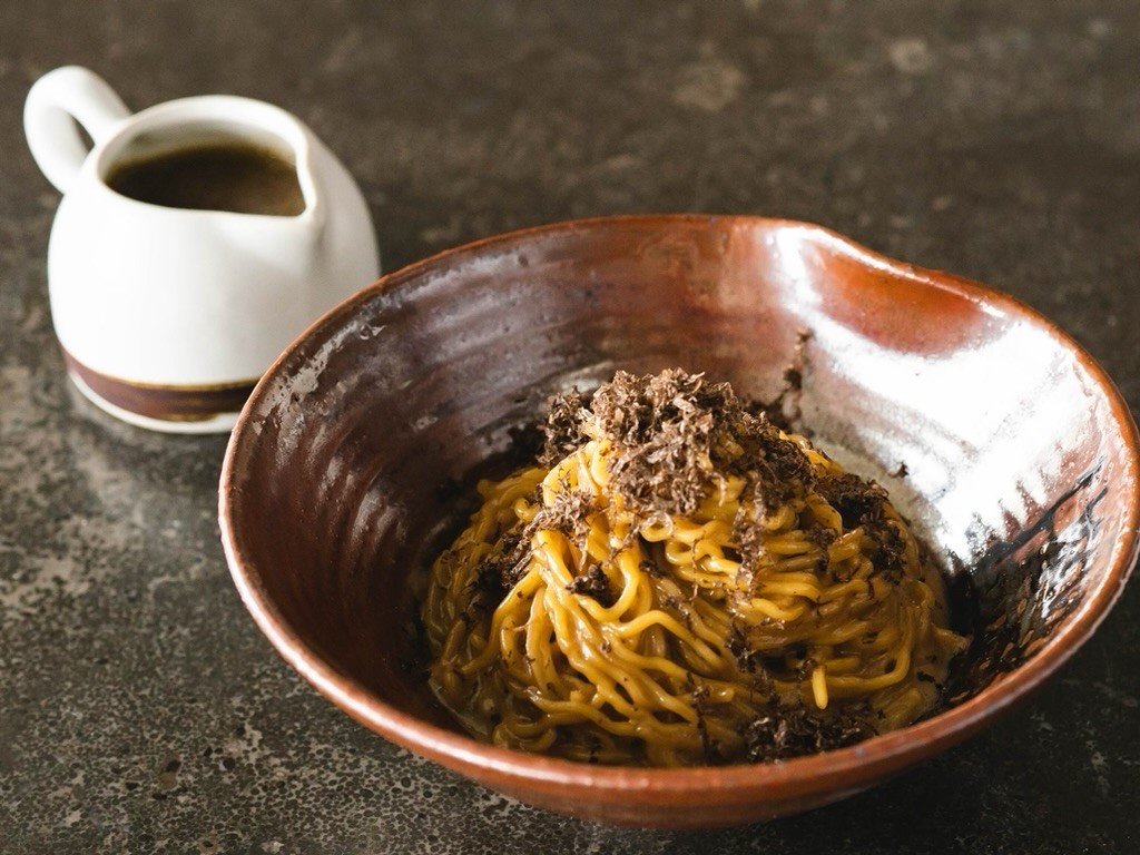 211-Tableware with Keiko