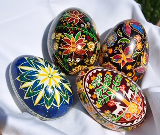 152-Pysanky Egg Dyeing